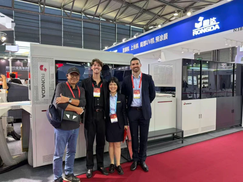 Rongda Packaging at All in Print China 2026: demonstrație live a dispozitivului automat de fabricare a carcasei BFM1000